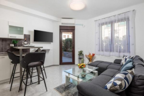 Apartment Isola with terrace and parking